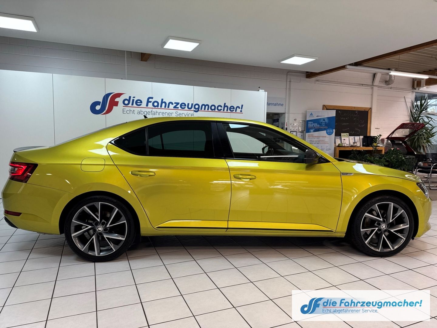 Fahrzeugabbildung SKODA Superb SportLine AD Leder Memory Sitze Soundsyst