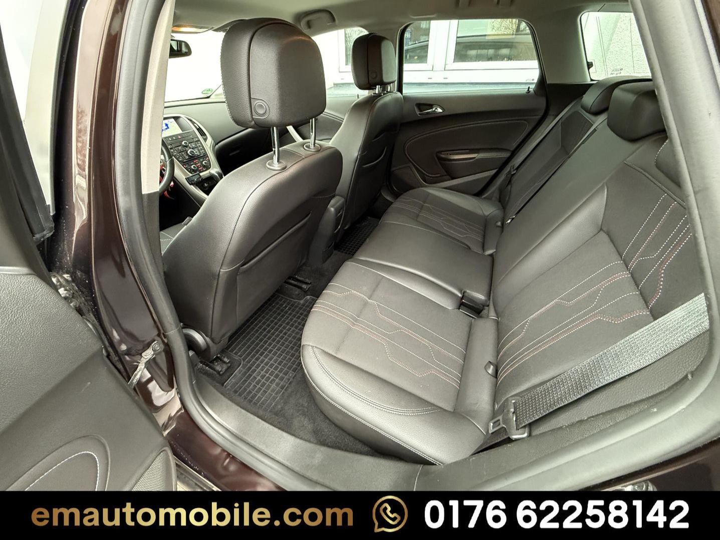 Opel Astra 2012 — photo 10