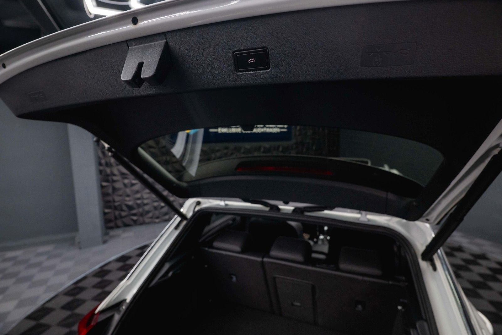 Fahrzeugabbildung Volkswagen T-Roc R 4Motion Performance *ACC*DCC*Pano*LED*