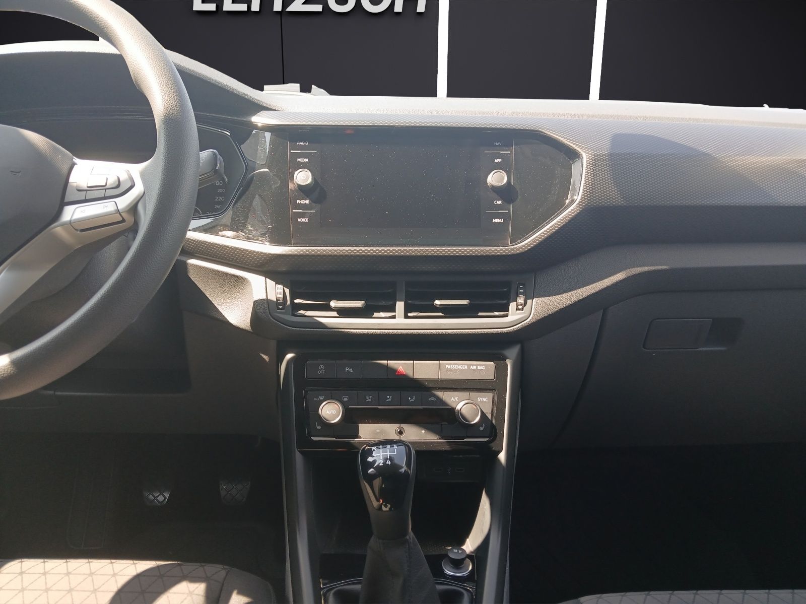Fahrzeugabbildung Volkswagen T-Cross TSI Life LED