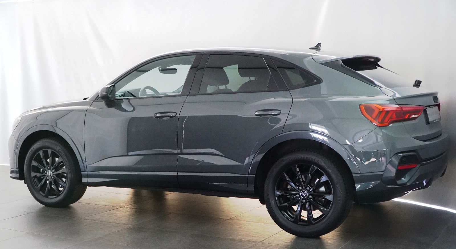 Audi Q3 Sportback Nanograu mit Optik-Paket S Line foto 4