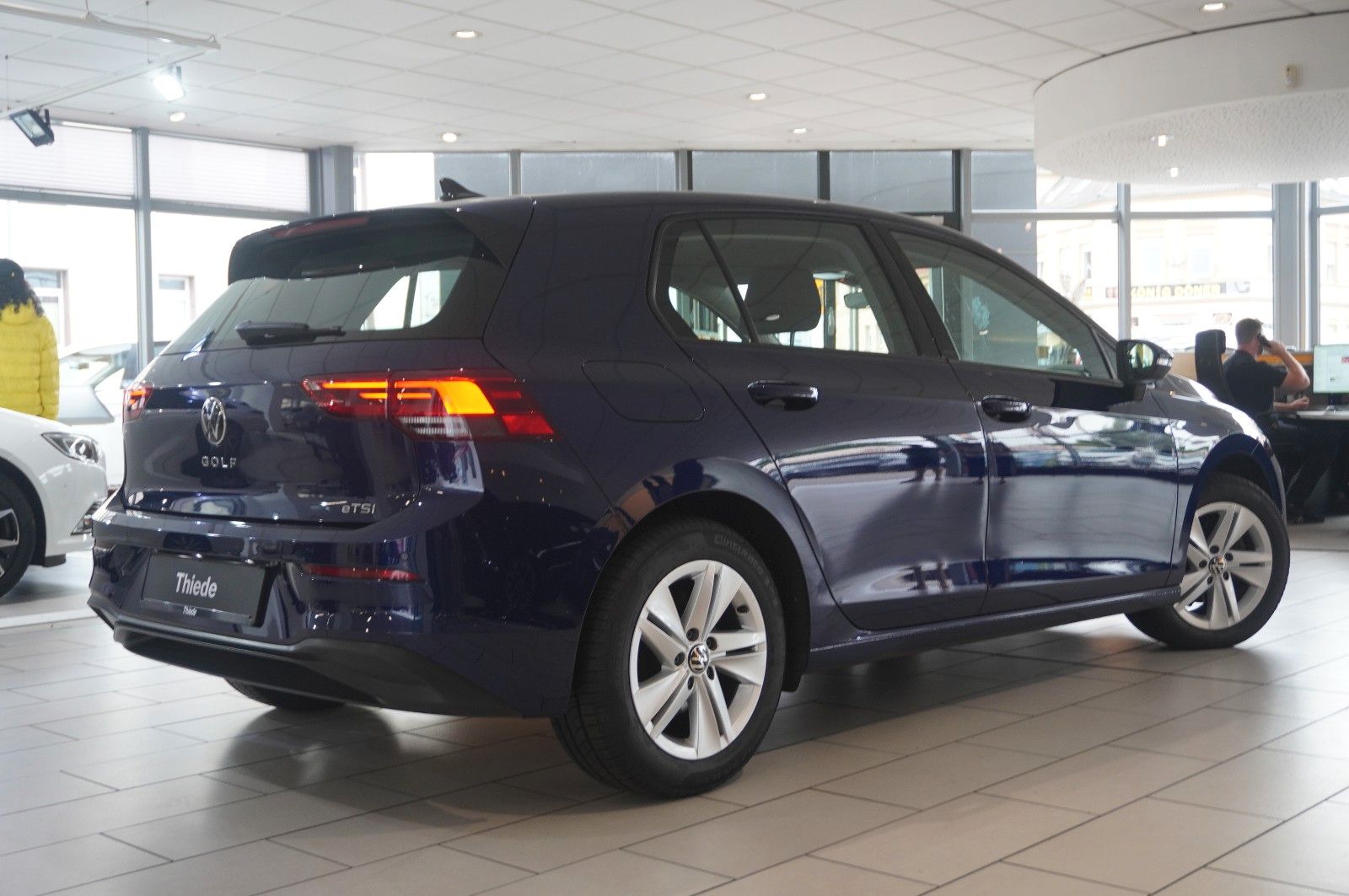 Fahrzeugabbildung Volkswagen Golf VIII Lim. 1.0 E-TSI DSG LIFE NAVI/LED/DAB+