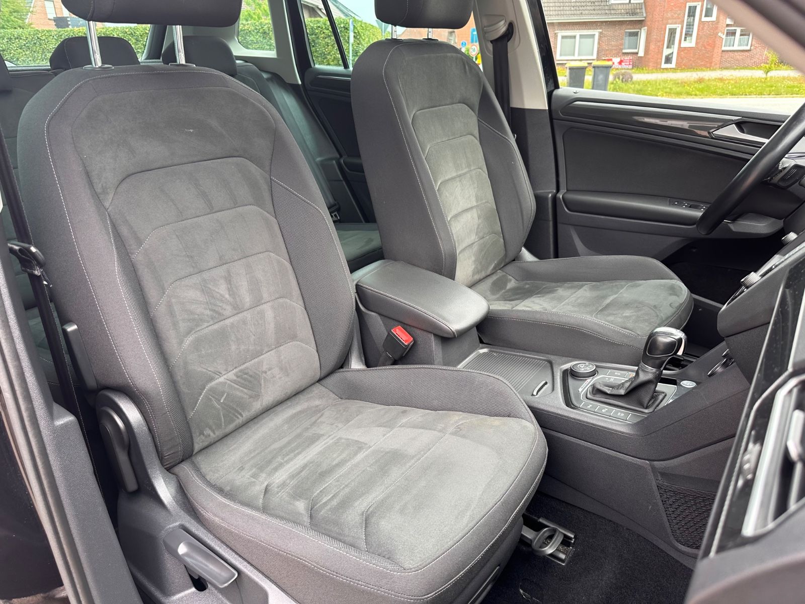 Fahrzeugabbildung Volkswagen Tiguan 2.0 TDI 4M Highline Pano/AHK/ACC/Navi/LED