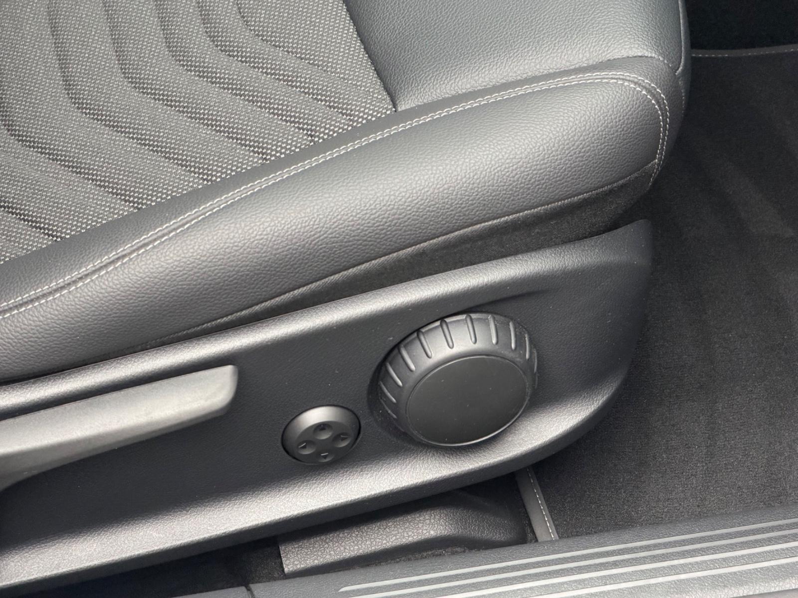 Mercedes-Benz A 250 4M Progressive AHK Burmester NAVI MBUX LED
