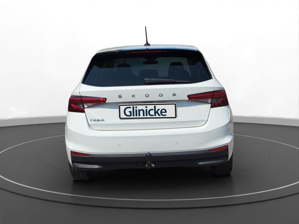 Skoda Fabia 2023 г. Белый, пробег 59900 км