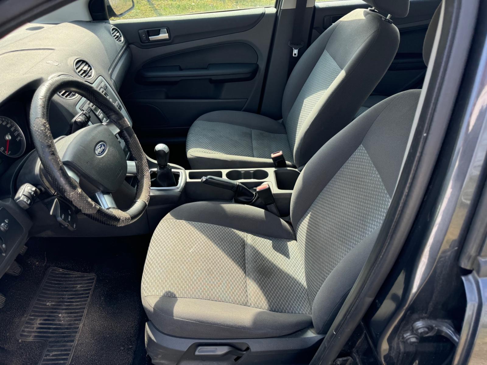 Ford Focus 2006 — photo 10