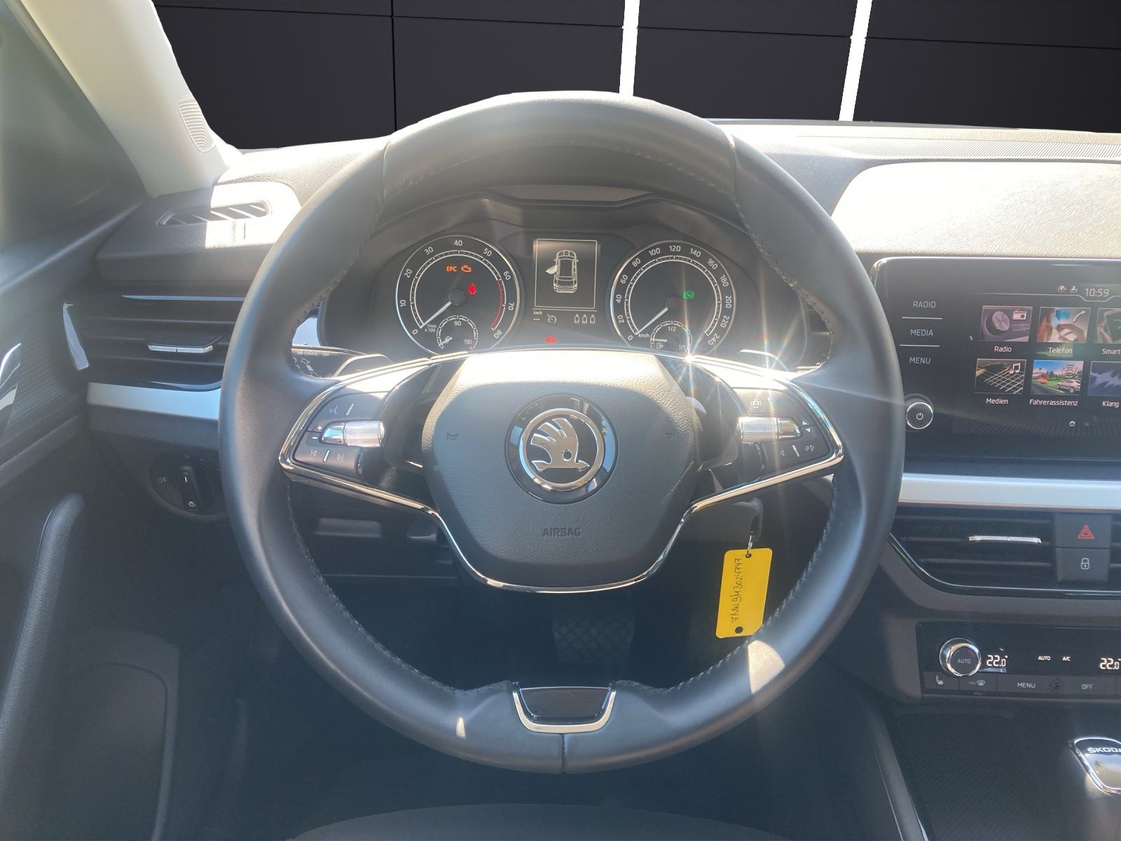 Fahrzeugabbildung SKODA Kamiq TSI Drive-125 DSG LED Climatronic GRA PDC