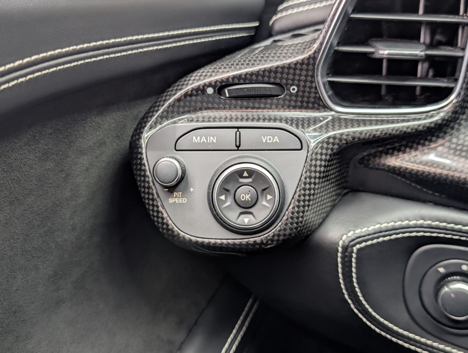 Fahrzeugabbildung Ferrari 458 Italia Racing Seats Carbon CRPK F1 CAM 20"