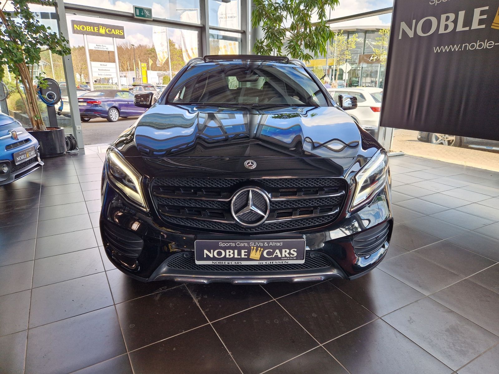 Fahrzeugabbildung Mercedes-Benz GLA 250 4Matic AMG-LINE PANO LED