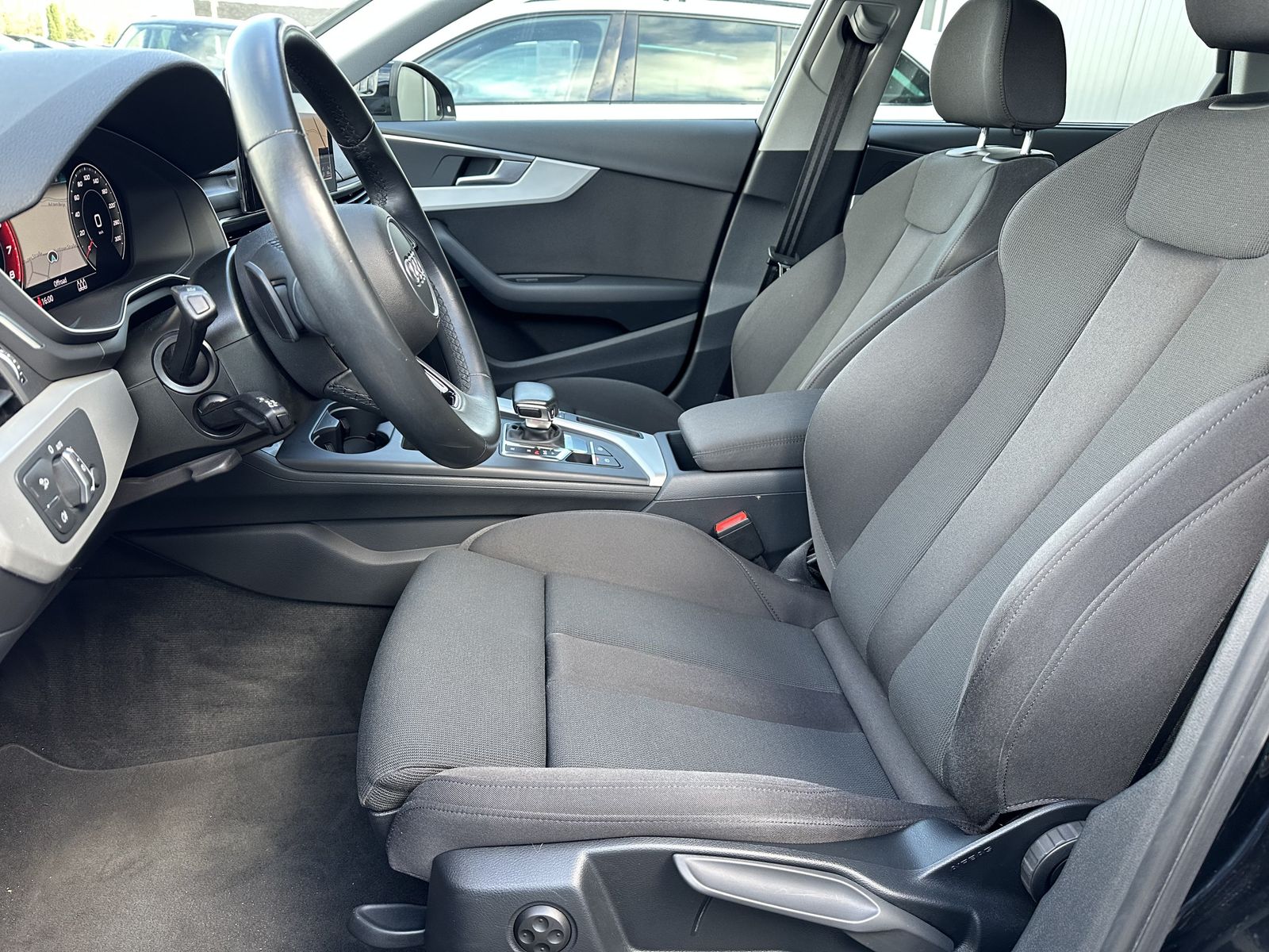 Fahrzeugabbildung Audi A4 Avant 35 TFSI Advanced NAV+LED+V-COCKPIT+17ZO