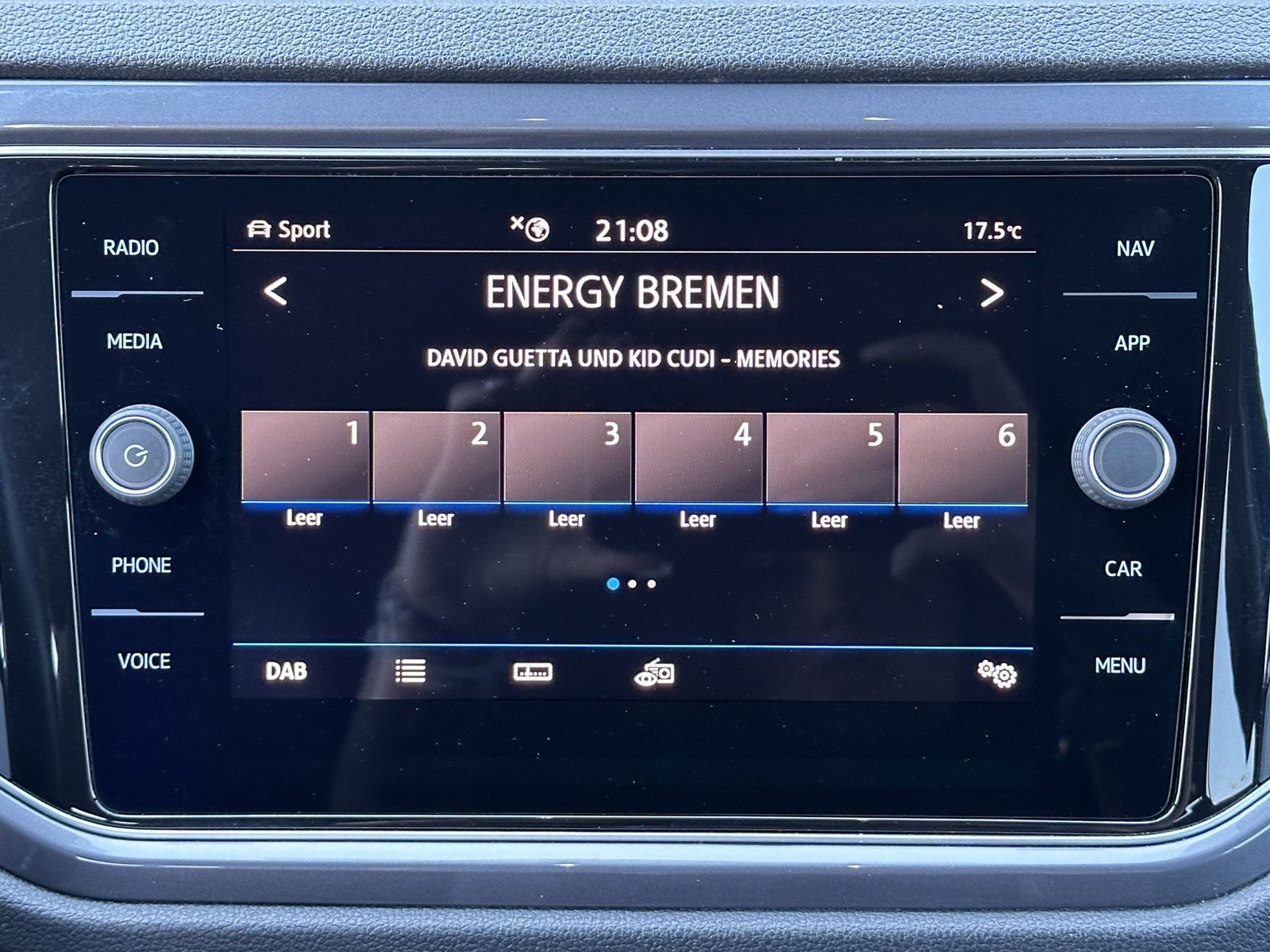 Fahrzeugabbildung Volkswagen T-Roc 2.0 TSI DSG 4M R-Line NAV+LED+ACC+AHK+AID