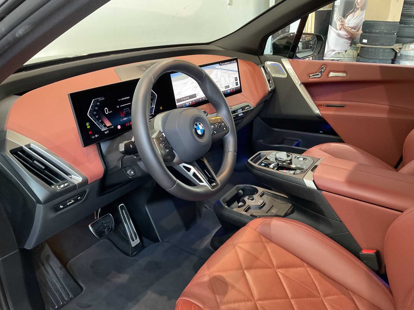 Fahrzeugeinzelansicht 10 Fahrzeugabbildung BMW iX xDrive45 |Luftfederung |M Sportpaket Pro |Bow