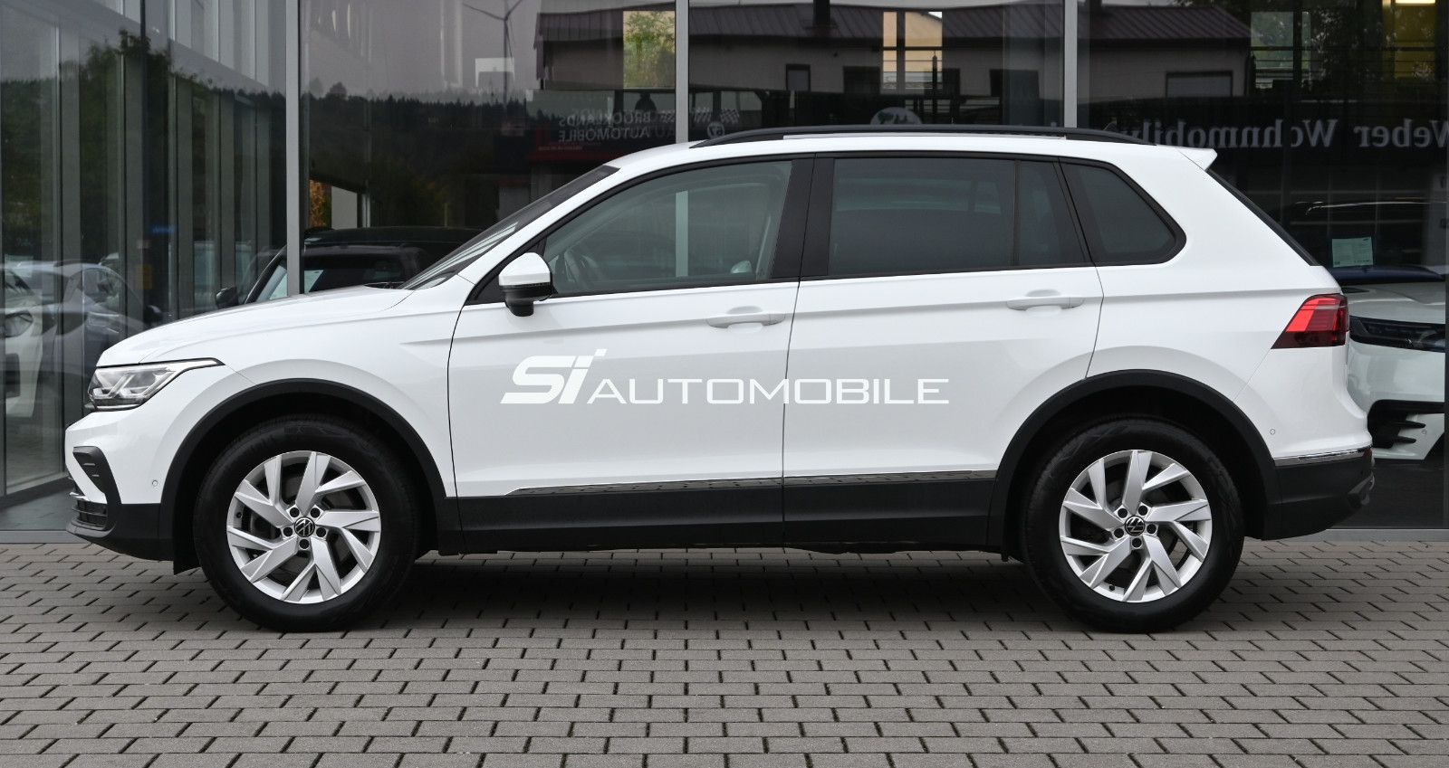 Fahrzeugabbildung Volkswagen Tiguan 2.0 TDI DSG 4MOT Life °ACC°AHK°HUD°STHZ°