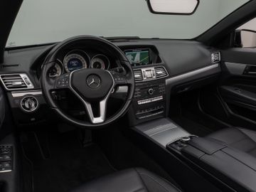 Fahrzeugabbildung Mercedes-Benz E 200 Cabrio LED Sitzhzg Navi PDC Tempomat Leder