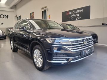 Volkswagen Touareg - 1
