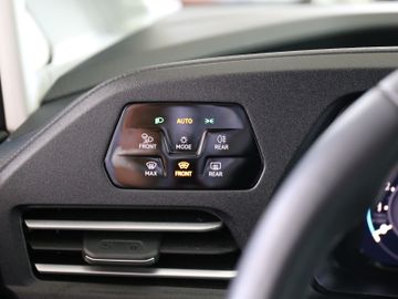 Volkswagen Caddy Maxi 1.5TSI DSG LIFE LED STANDH KAMERA AHK