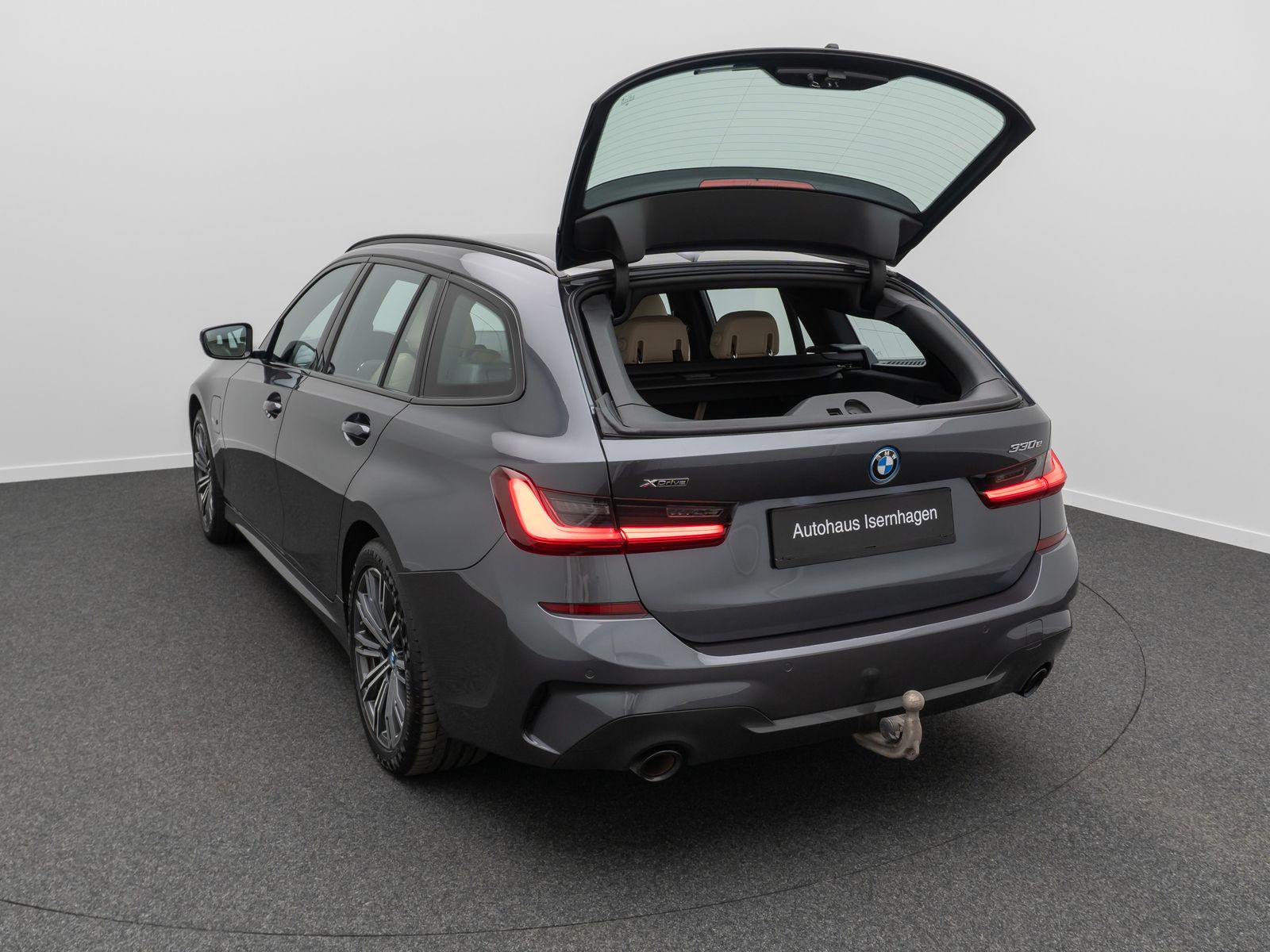 Fahrzeugabbildung BMW 330e xD M Sport DAB Memory AHK HUD Individual