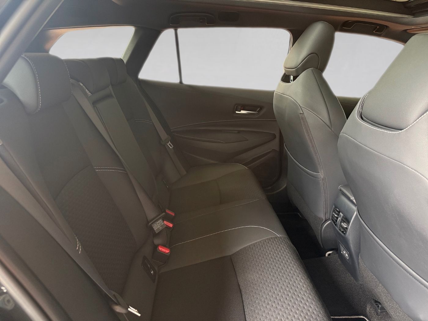Fahrzeugabbildung Toyota Corolla Touring Sports 2.0 Lounge PanoramaSD JBL