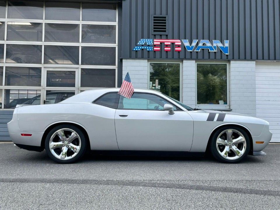 Fahrzeugabbildung Dodge Challenger 12er 5.7 HEMI RT Navi 20 Zoll Tiefer