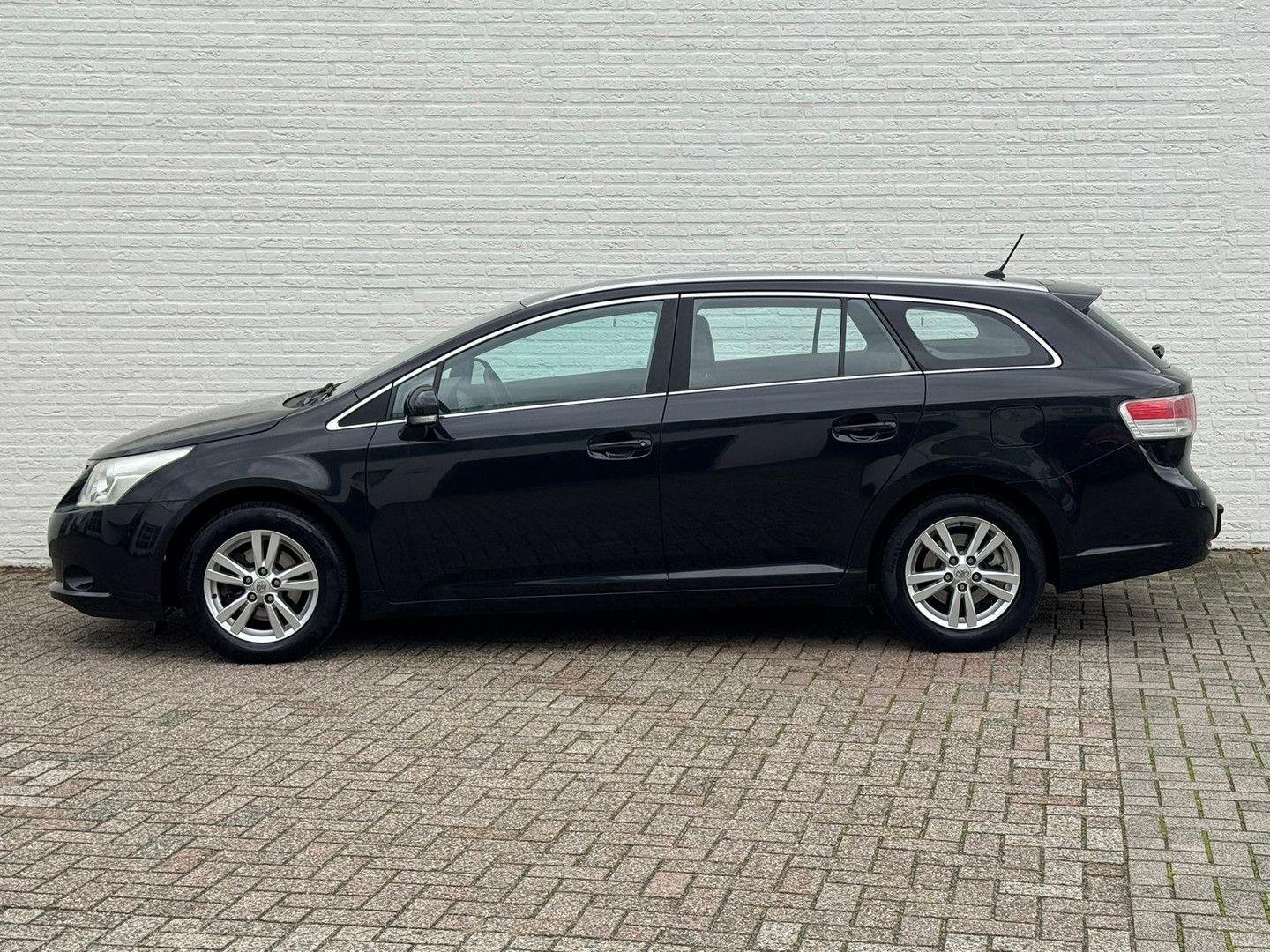 Toyota Avensis 2010 — photo 14