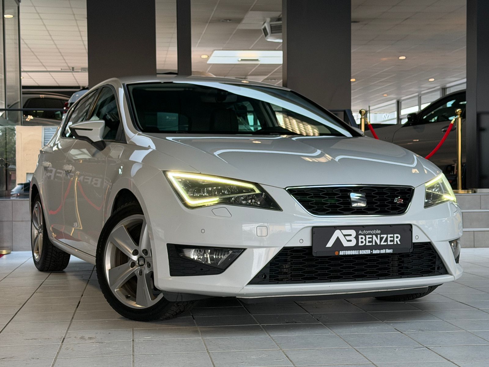 Fahrzeugabbildung SEAT Leon /FR-LINE/LED/NAVI/LEDER/KLIMA/ACC