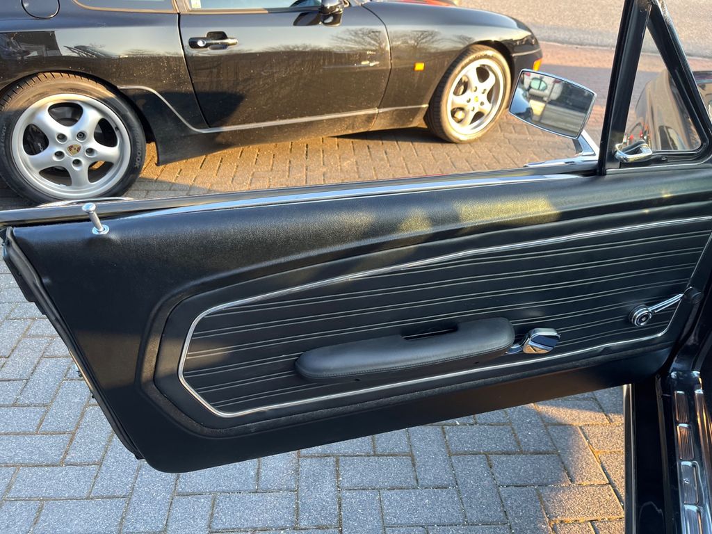 FORD Mustang Cabrio Top Zustand Classic Data 2 400PS FORD Mustang Cabrio Top Zustand Classic Data 2 400PS