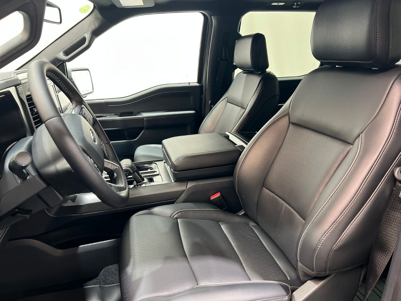 Fahrzeugabbildung Ford F-150 Lariat 5.0L V8  5,5" Black Ed. MY25