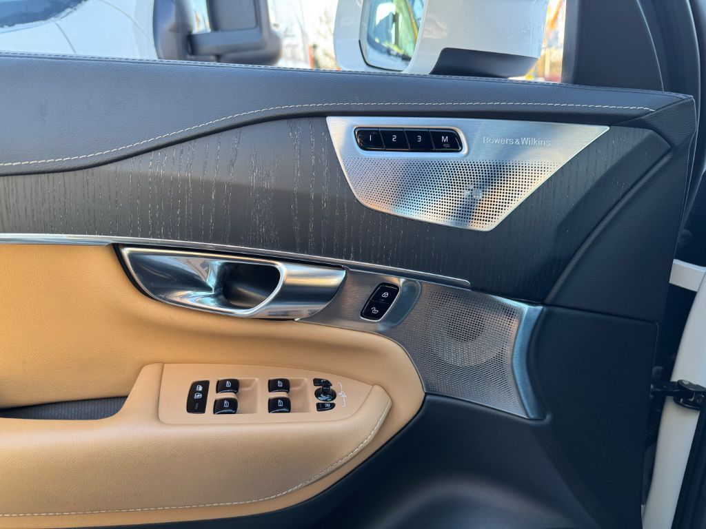 Fahrzeugabbildung Volvo XC90 Rech. T8 AWD Inscription+Luft+22Zoll+Akusti