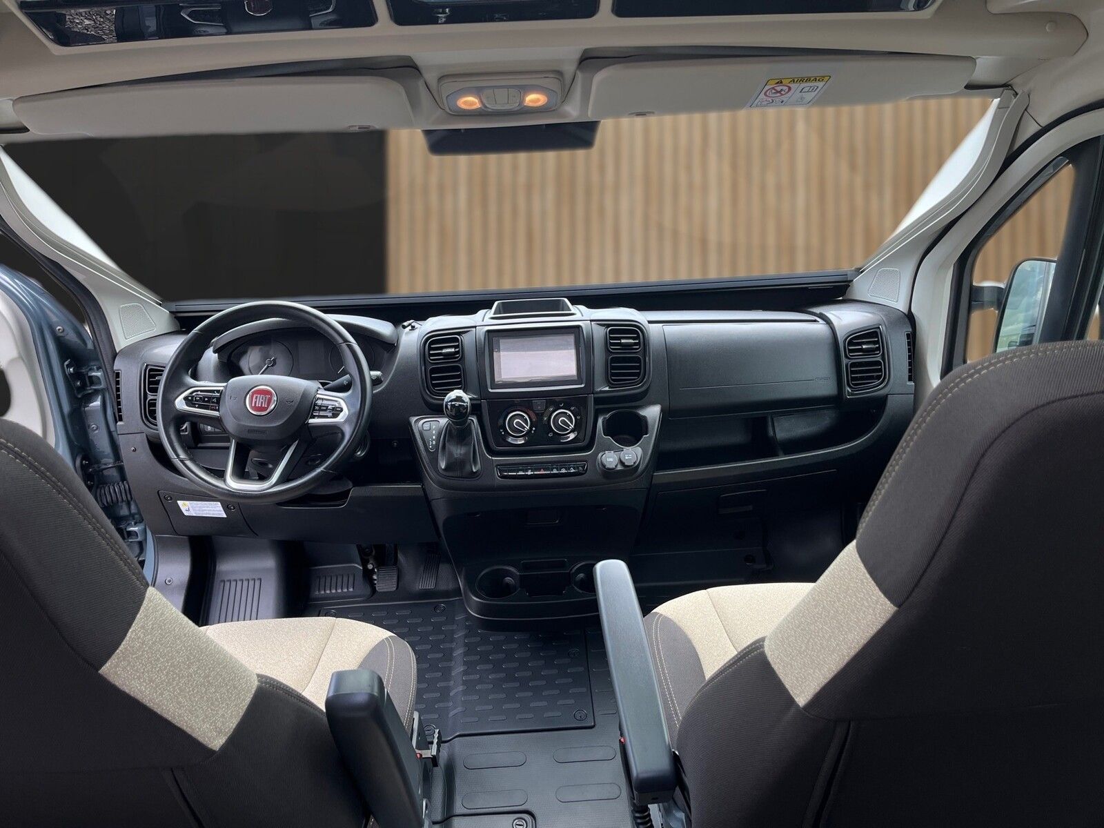 Fahrzeugabbildung Chausson Van Sport Line V697 Automatik AHK Wechselrichter