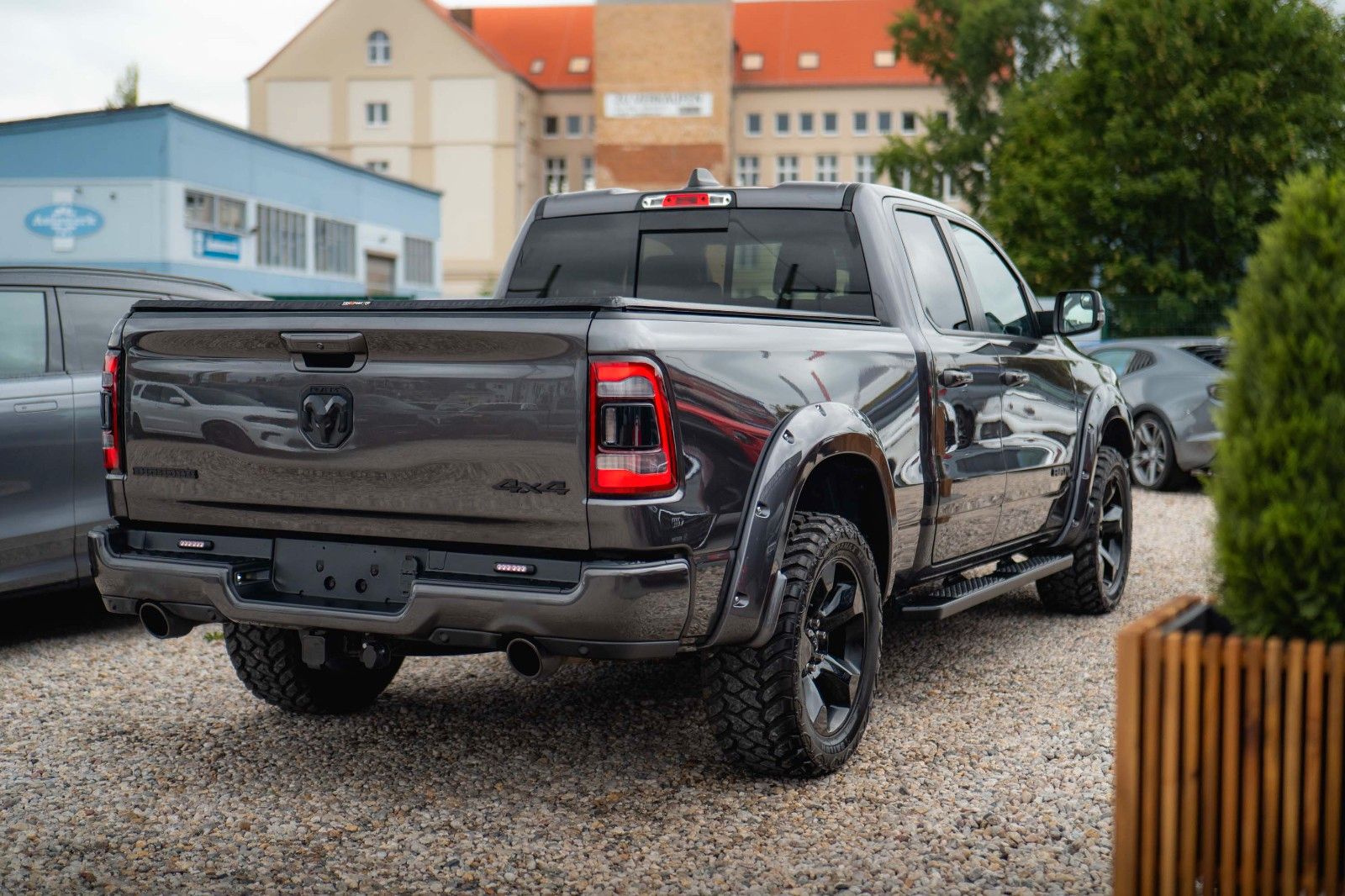 Fahrzeugabbildung Dodge RAM 5.7 V8 HEMI 4x4 Night Limited Longbed 19%