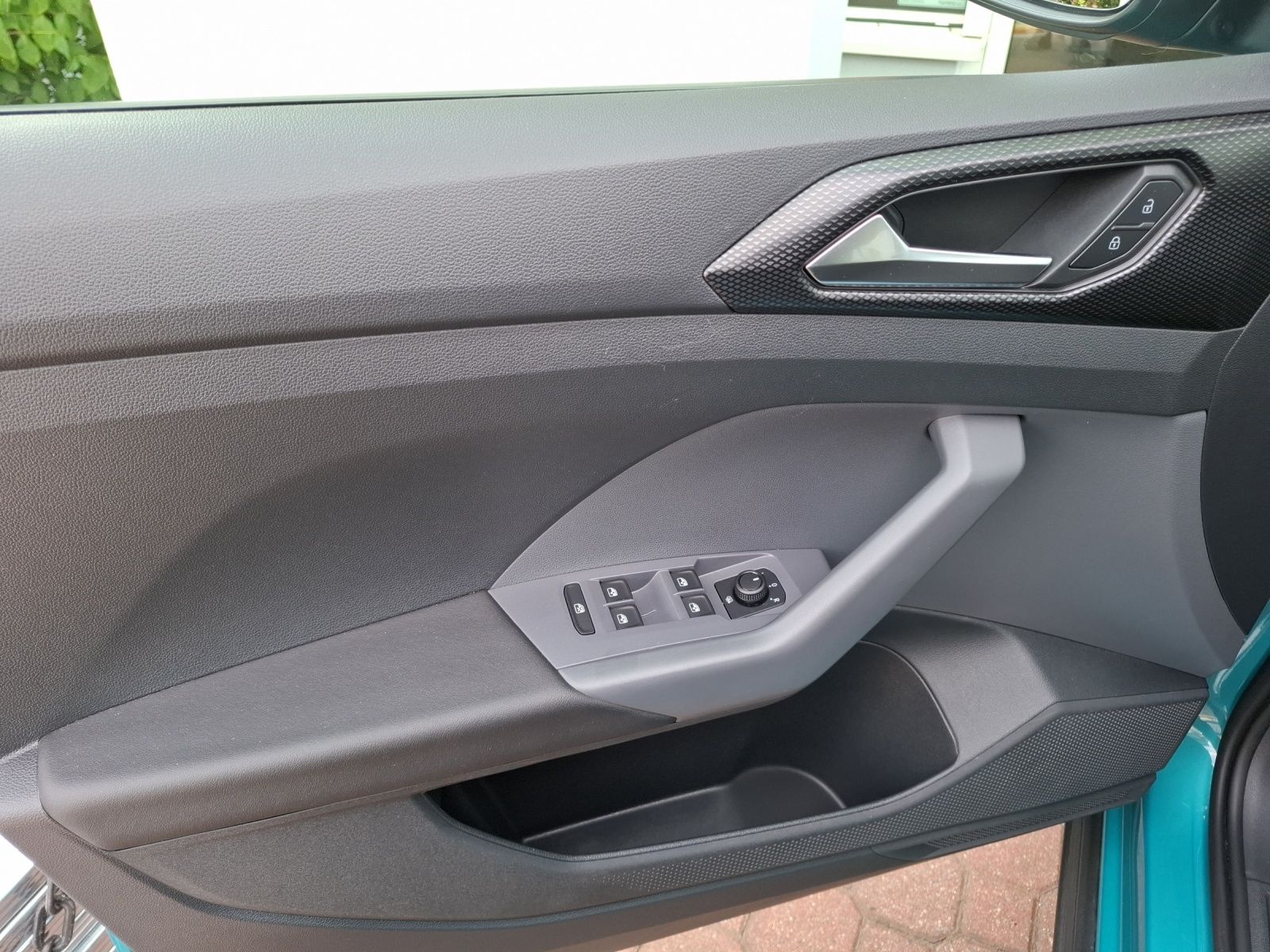 Fahrzeugabbildung Volkswagen T-Cross TSI Life DSG LED Navi Climatronic ACC PD