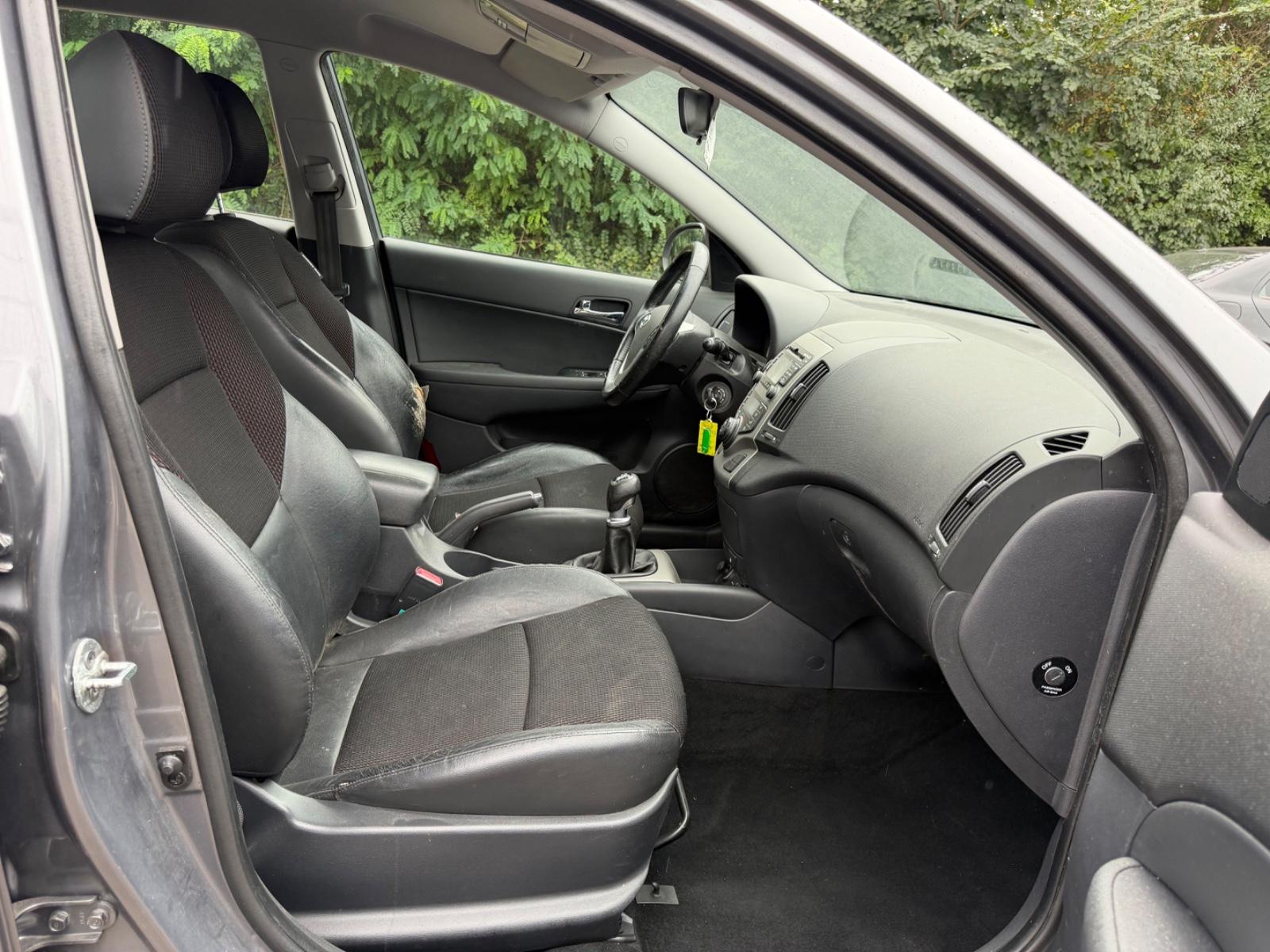 Hyundai i30 2011 — photo 9