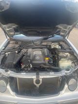 Mercedes-Benz E 280 4MATIC Elegance - Mercedes-Benz E 280: Elegance