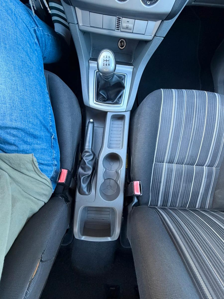 Ford Focus 2010 — photo 9