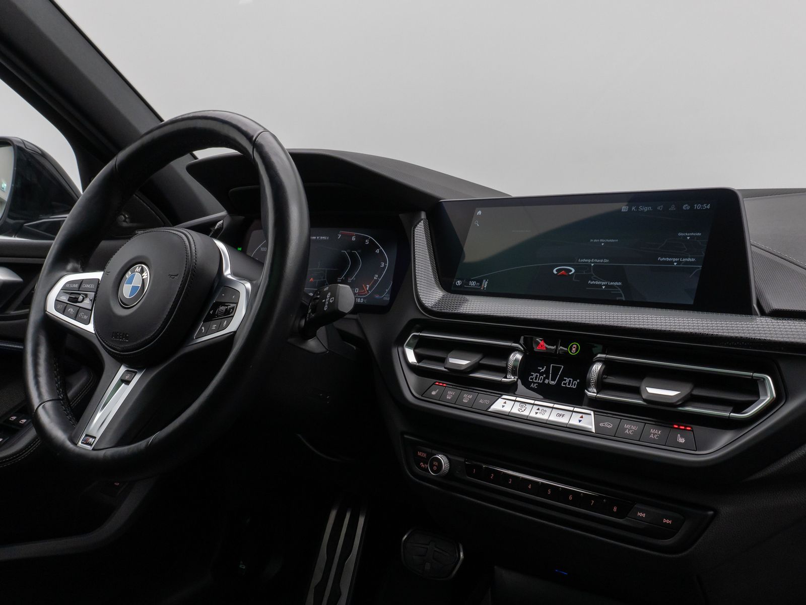 Fahrzeugabbildung BMW M135i xD Panorama Kamera HUD DAB H/K Komfort 18"
