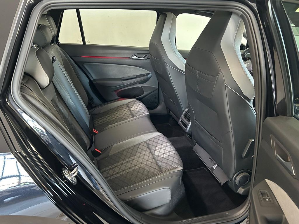Volkswagen Golf VIII Var. DSG R Line*NAVI*PANO*SHZ*ViCo*LED