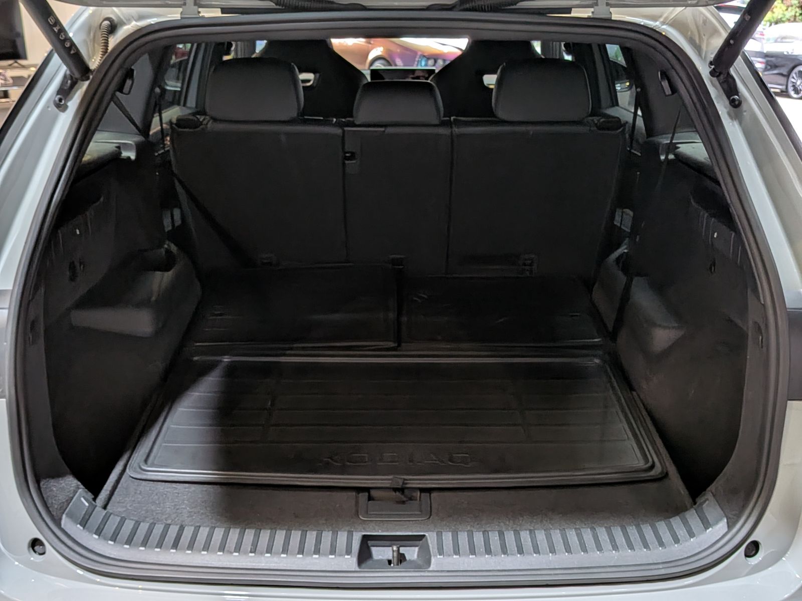 Fahrzeugabbildung SKODA Kodiaq 2.0TDI SPORTLINE*MEMOR*CAM*LED*ACC*7-SITZ