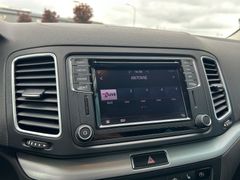 Fahrzeugabbildung Volkswagen Sharan 1.4 TSI Comfortline DSG Standhzng AHK 7Si