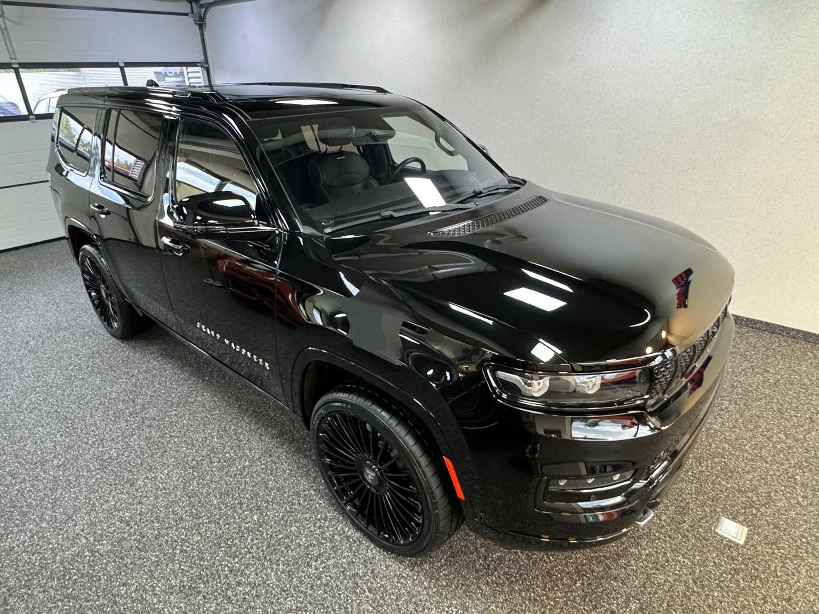 Fahrzeugabbildung Jeep GRAND WAGONEER SER. III BLACK LINE-24"6.4L V-8 .