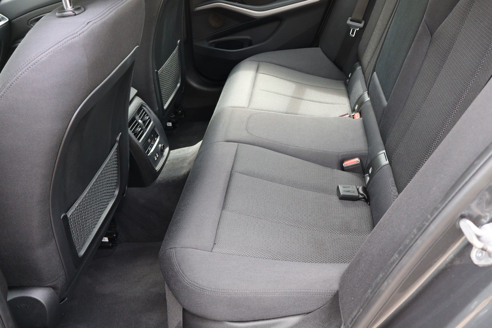 Fahrzeugabbildung BMW 318 Baureihe 3 Lim. 318 d Advantage