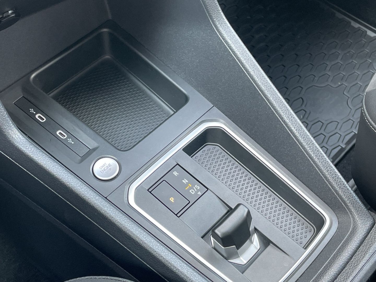Caddy 1.5 TSI DSG Style Kamera/ACC/LED/Navi/App-