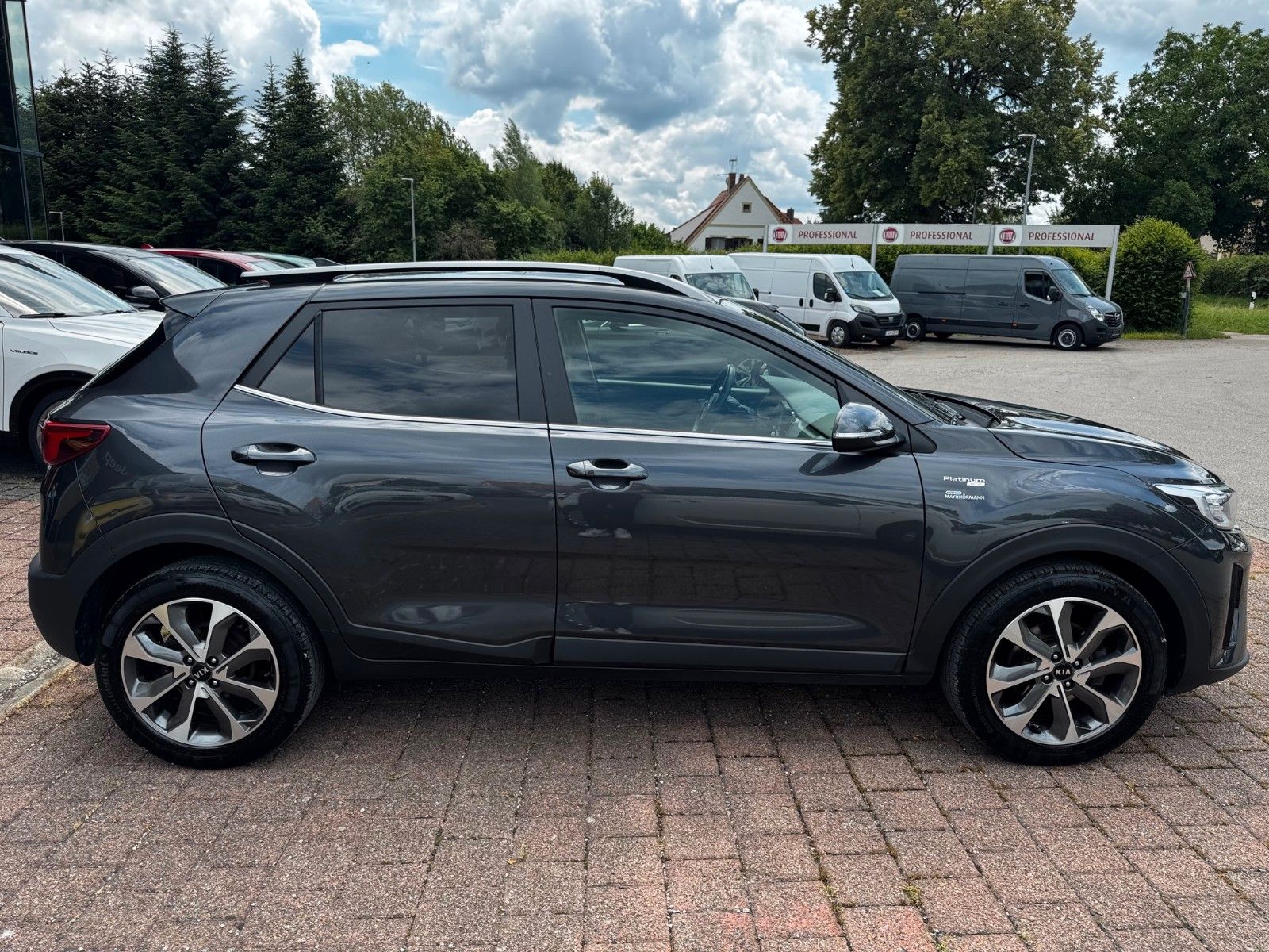 Fahrzeugabbildung Kia Stonic 1.0 T-GDI PLATINUM Navi Kamera Sitzhzg.