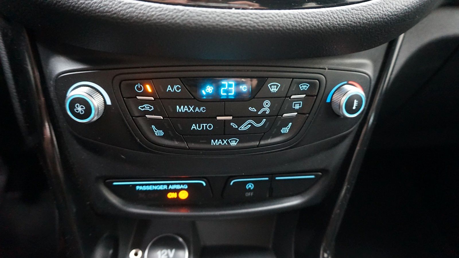 Fahrzeugabbildung Ford B-Max Titanium 4,9 Liter / 100 Km