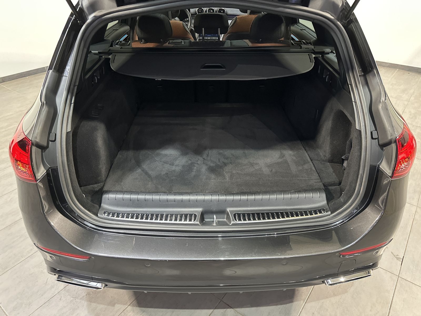 Fahrzeugabbildung Mercedes-Benz C 300e T AMG-Line NAV+LED+PANO+360°+DISTRONIC+PP