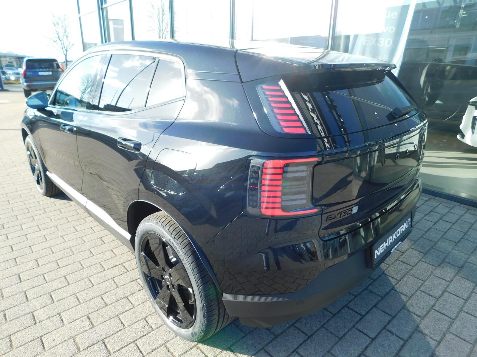 Fahrzeugabbildung Volvo EX30 single Motor ext. Range Plus Black Edition