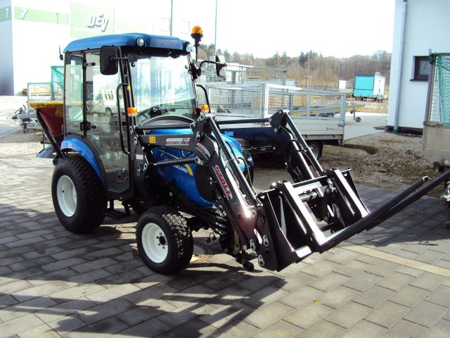 New Holland Boomer 25 Schneeräumer+Streuer+Bagger !!!