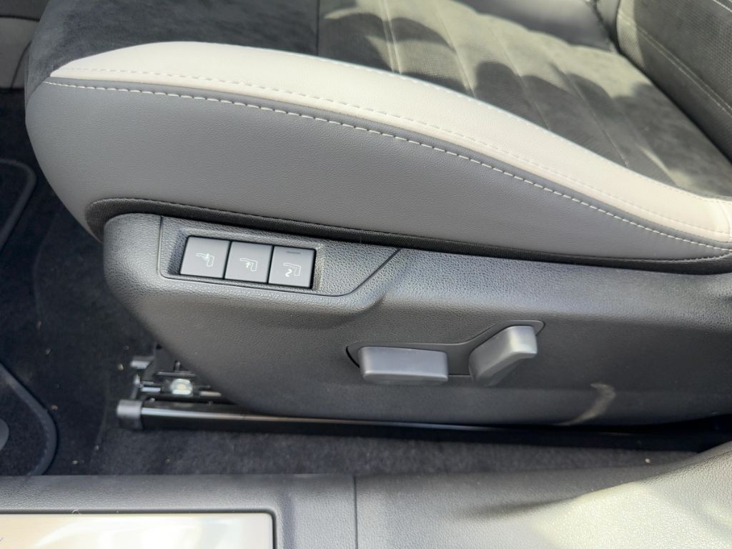 Fahrzeugabbildung Alfa Romeo Junior Ibrida Sport Speciale MATRIX WINTER NAVI
