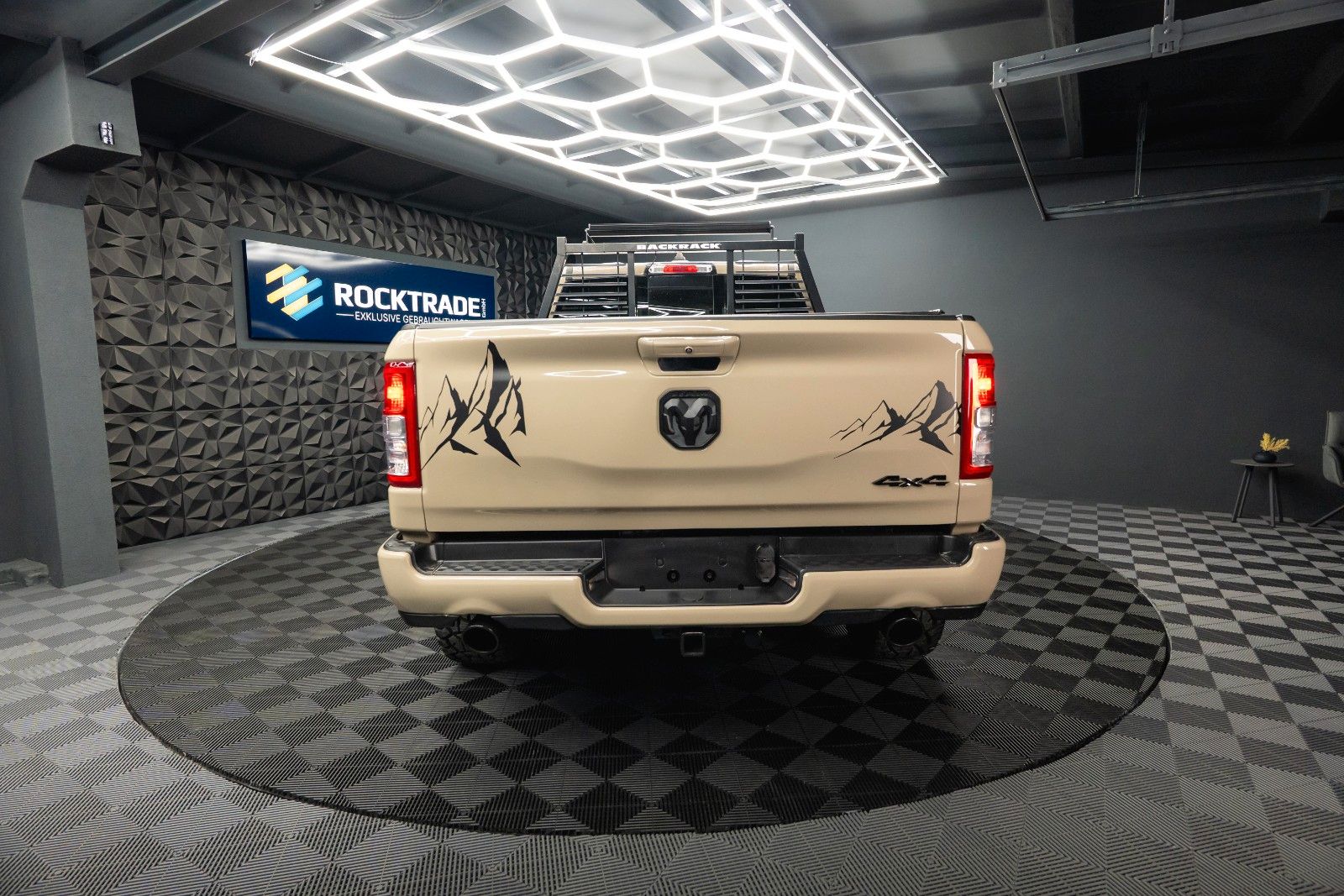 Fahrzeugabbildung Dodge RAM 5.7 V8 HEMI 4x4 ARMY STYLE Offroad LONGBED