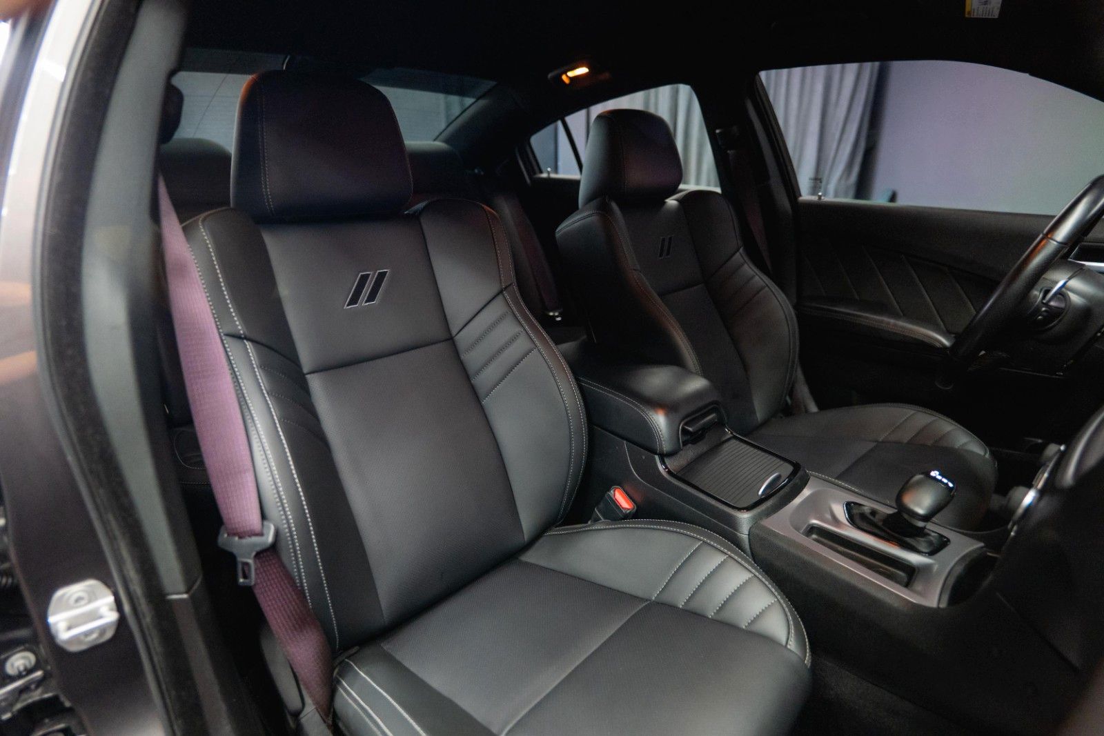 Fahrzeugabbildung Dodge Charger 5.7 V8 HEMI R/T KONG Night Performance