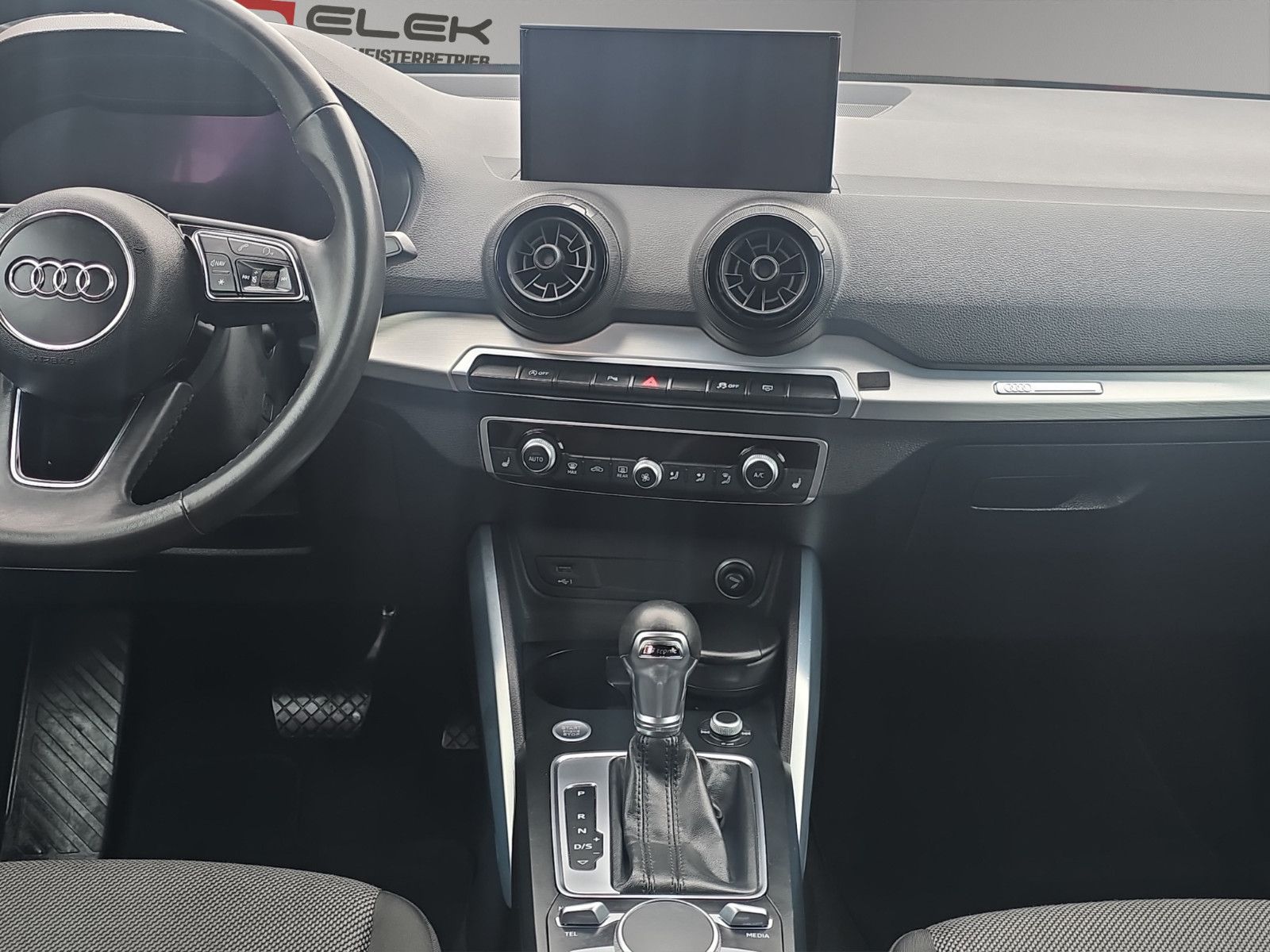 Fahrzeugabbildung Audi Q2 sport ultra  KLIMA PDC SHZ KAMERA SPURASISTEN